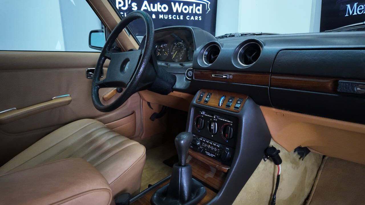 1983 Mercedes-Benz 240-Class 54