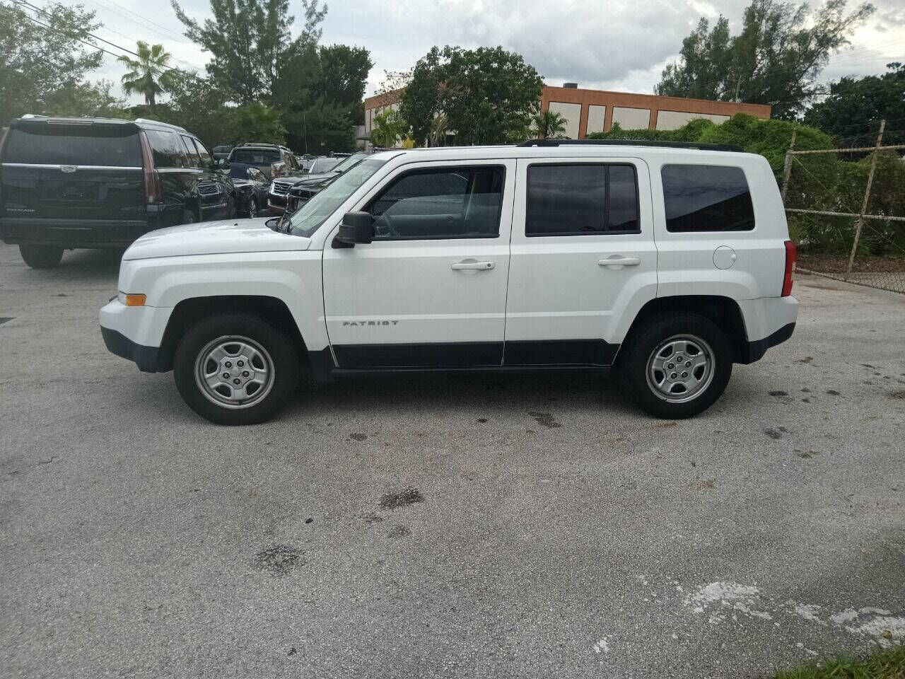 2017 Jeep Patriot SUV / Crossover - $9,950