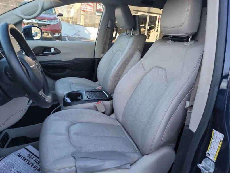 2017 Chrysler Pacifica Touring-L Plus