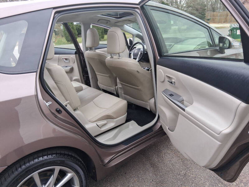 2015 Toyota Prius v Five