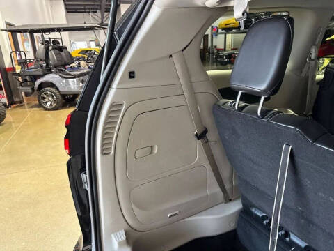 2024 Chrysler Pacifica Plug-In Hybrid Select