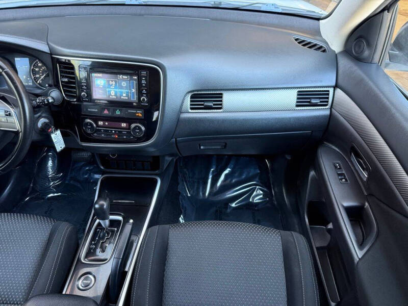 2017 Mitsubishi Outlander ES