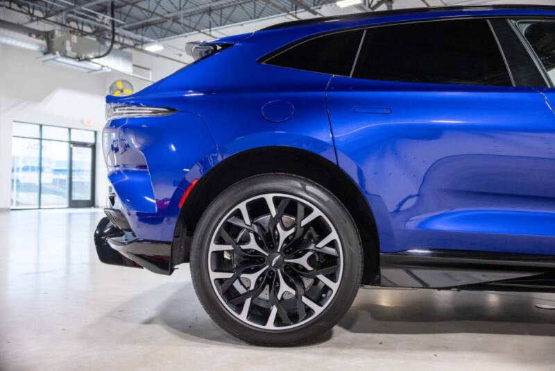 2023 Aston Martin DBX 707