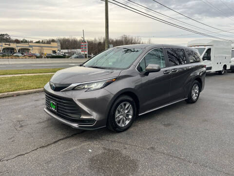2022 Toyota Sienna for sale at iCar Auto Sales in Howell NJ