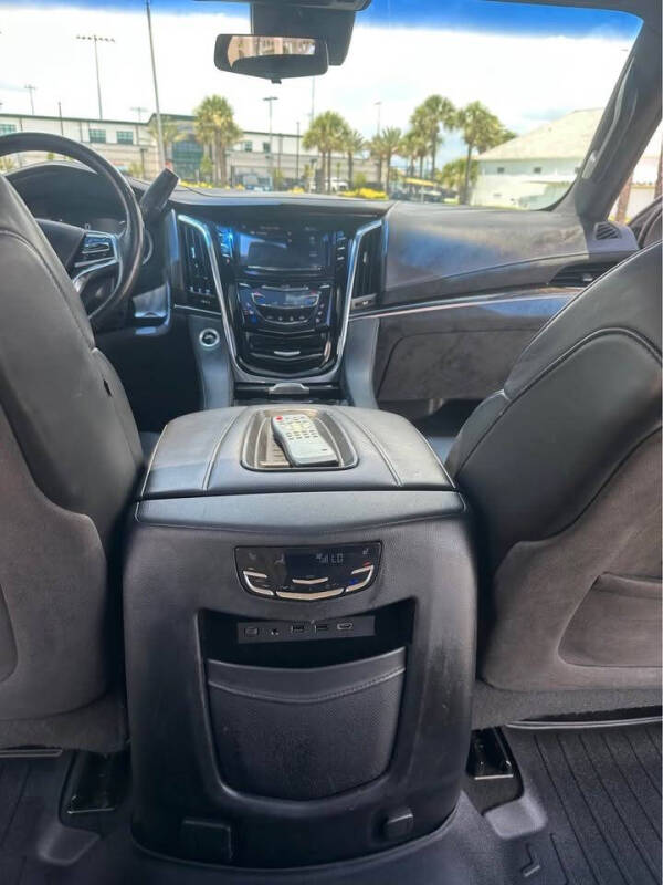 2017 Cadillac Escalade Platinum