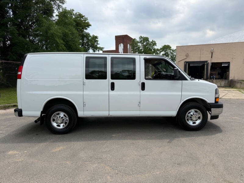2022 Chevrolet Express 2500