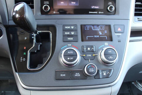 2020 Toyota Sienna XLE 8-Passenger