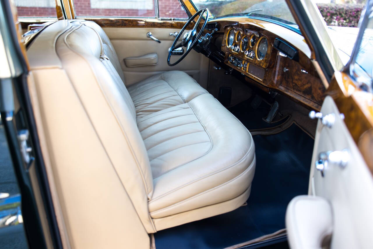 1967 Rolls-Royce Phantom 30