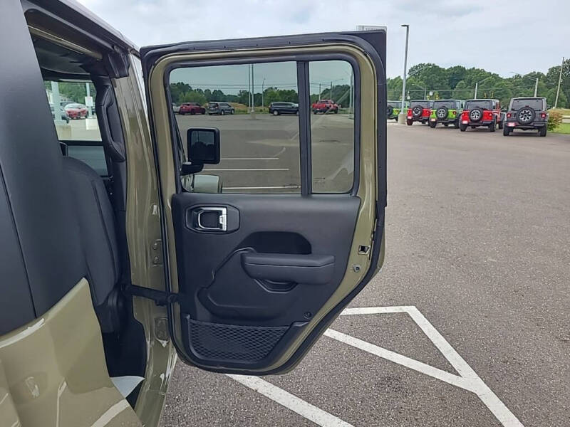 2025 Jeep Gladiator Sport