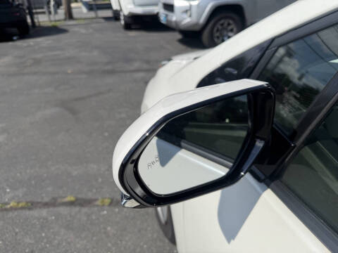 2018 Toyota Prius Three