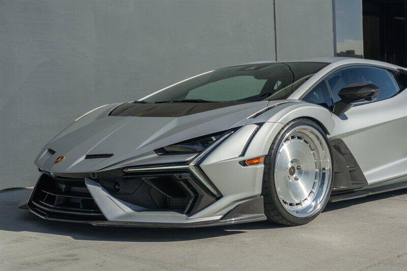 2024 Lamborghini Revuelto
