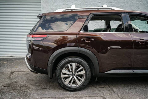 2022 Nissan Pathfinder SL