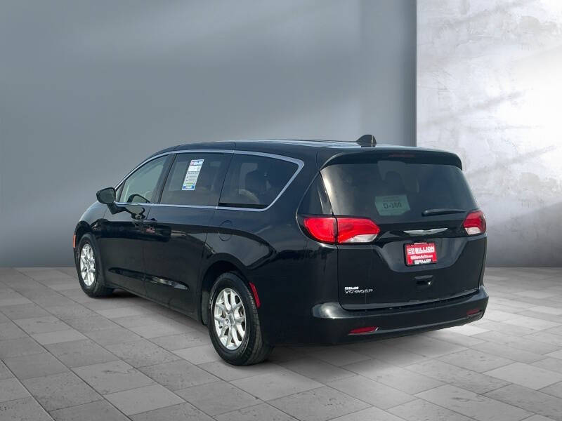 2023 Chrysler Voyager LX