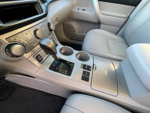 2013 Toyota Highlander SE