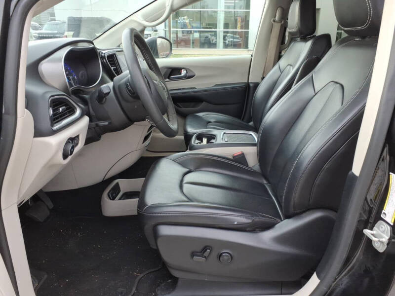 2023 Chrysler Pacifica Touring L