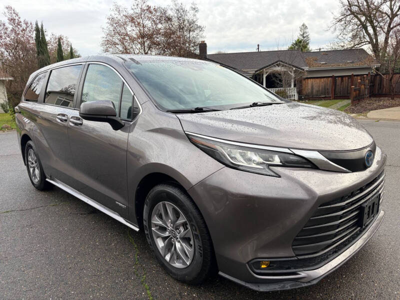 2021 Toyota Sienna LE 8-Passenger