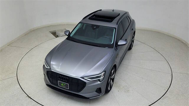 2022 Audi e-tron quattro Premium Plus