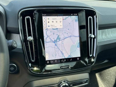 2025 Volvo XC40 B5 Ultra Bright Theme