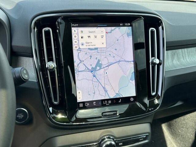 2025 Volvo XC40 B5 Ultra Bright Theme