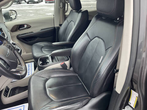 2017 Chrysler Pacifica Touring-L