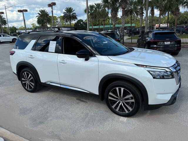 2025 Nissan Pathfinder Platinum