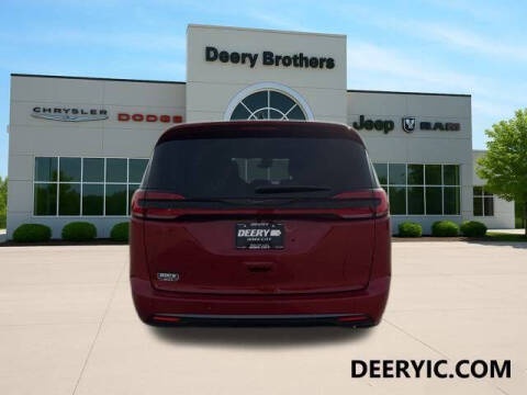 2026 Chrysler Pacifica Select