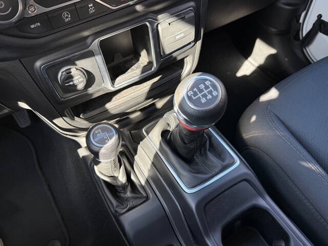 2022 Jeep Gladiator Sport