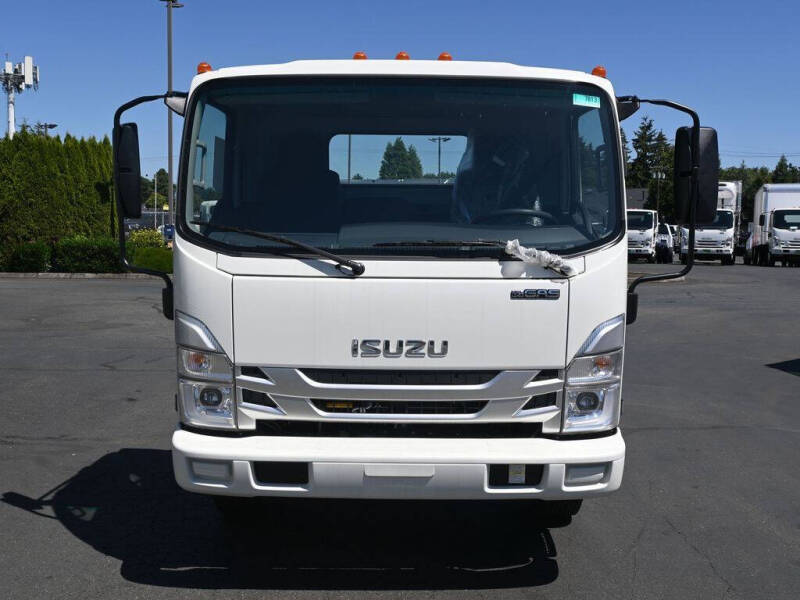 2024 Isuzu NPR HD 1F2