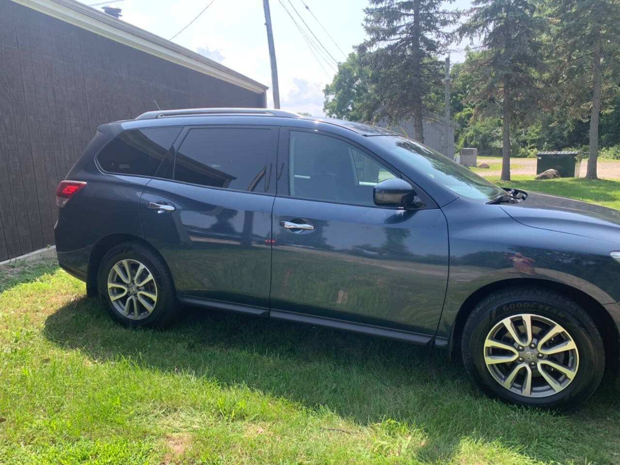 2015 Nissan Pathfinder for sale at Car Connection in Painesville, OH