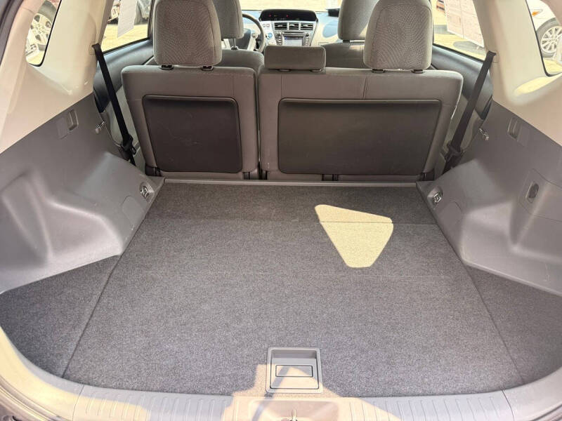 2013 Toyota Prius v Two