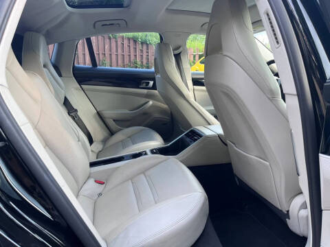 2017 Porsche Panamera