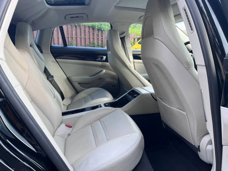 2017 Porsche Panamera
