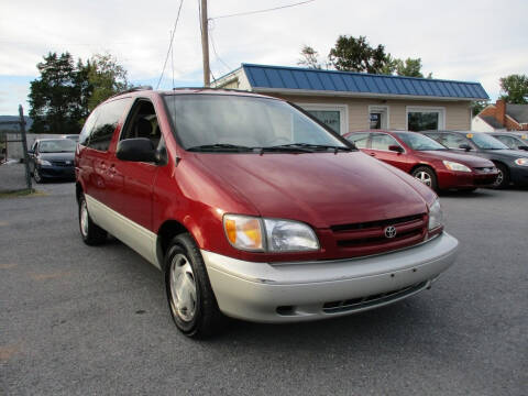 2000 Toyota Sienna for sale at Supermax Autos in Strasburg VA