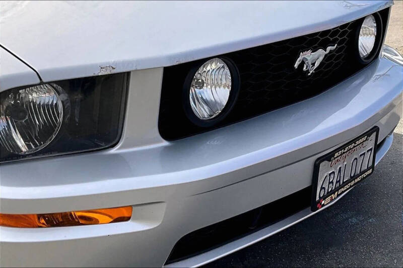 2005 Ford Mustang GT Deluxe