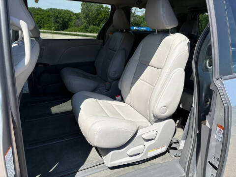 2017 Toyota Sienna XLE Premium 7-Passenger