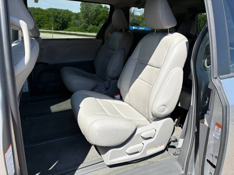 2017 Toyota Sienna XLE Premium 7-Passenger