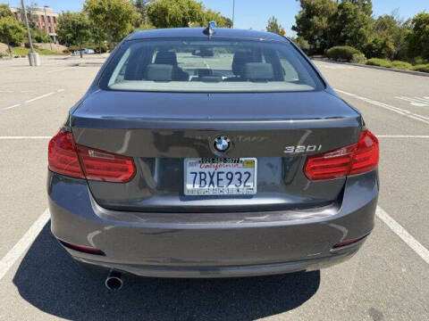 2013 BMW 3 Series 320i