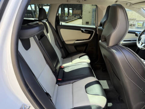 2017 Volvo XC60 T6 Dynamic