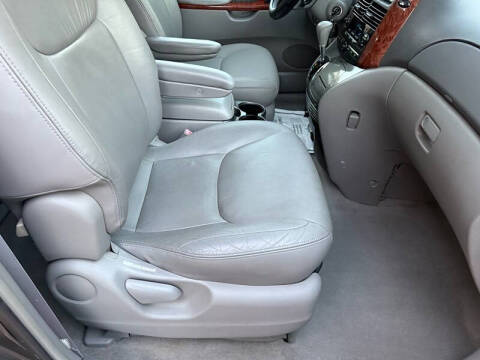 2004 Toyota Sienna XLE 7 Passenger