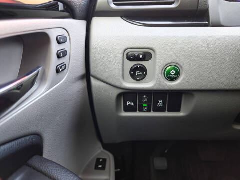 2020 Honda Pilot Touring w/Rear Captain's Chairs