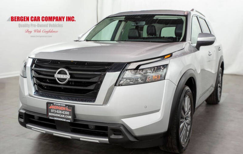 2025 Nissan Pathfinder SL