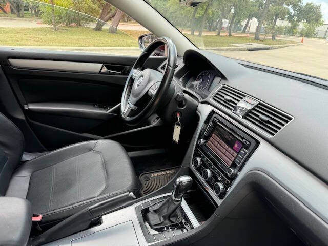 2012 Volkswagen Passat SE photo 26