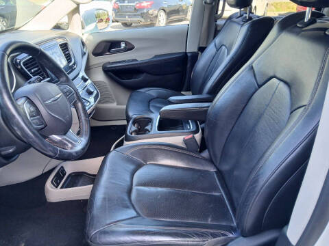 2017 Chrysler Pacifica Touring-L Plus