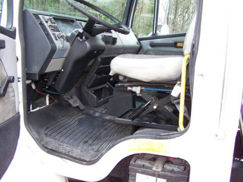 2002 Freightliner FL70