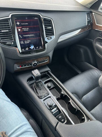 2016 Volvo XC90 T6 Momentum