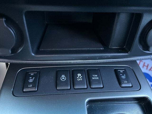 2015 Nissan Armada 48