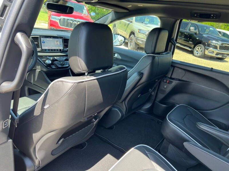 2027 Chrysler Pacifica Limited
