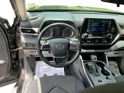 2022 Toyota Highlander LE