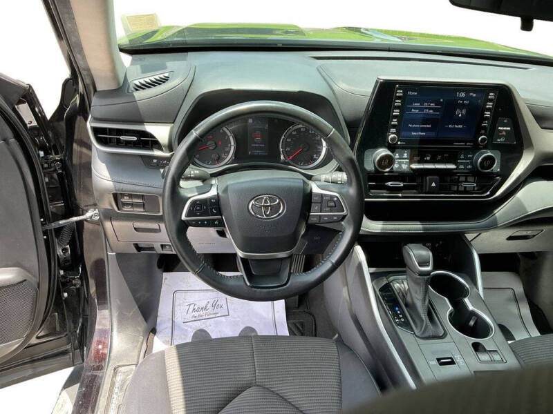 2022 Toyota Highlander LE