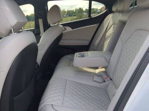 2023 Genesis G70